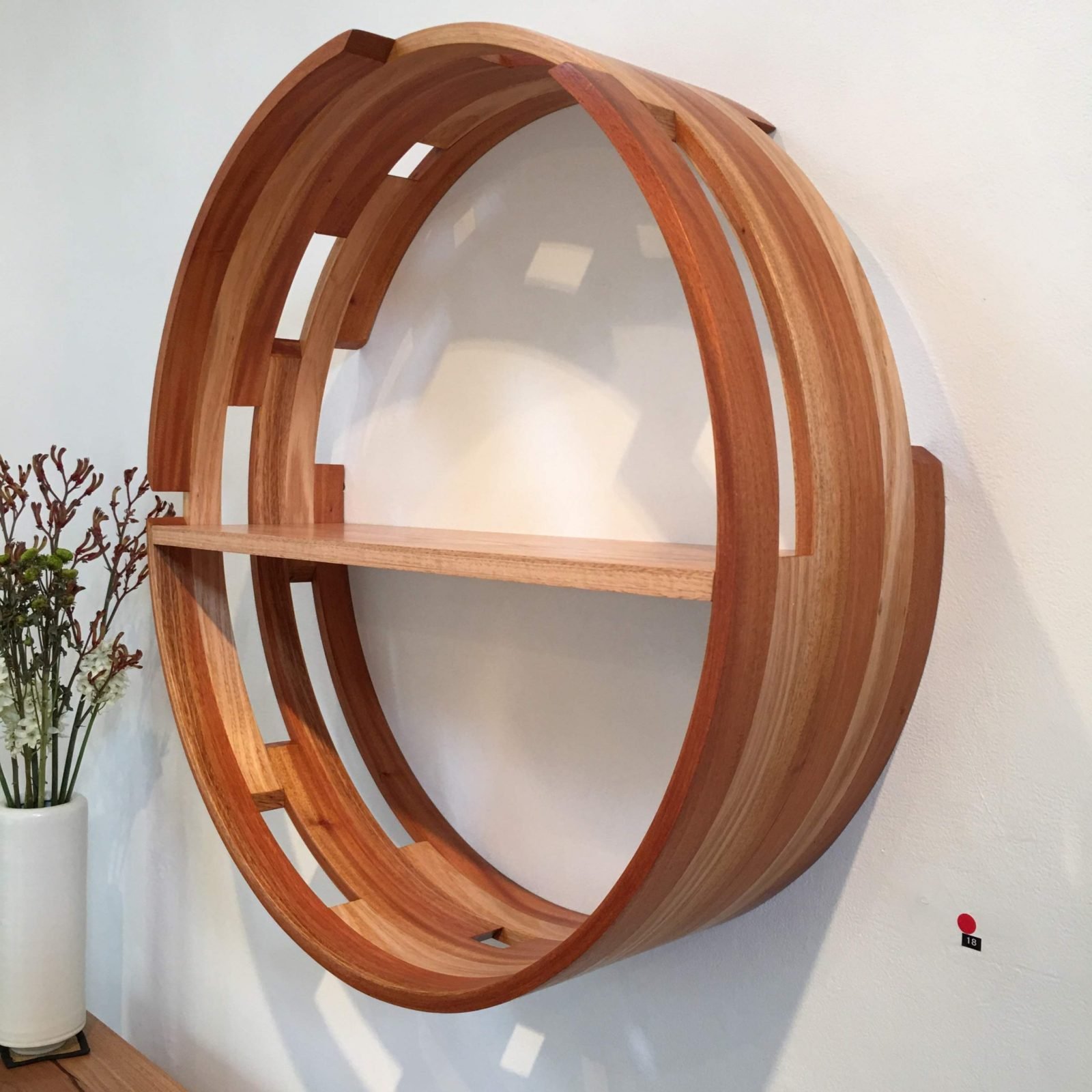Round shelf